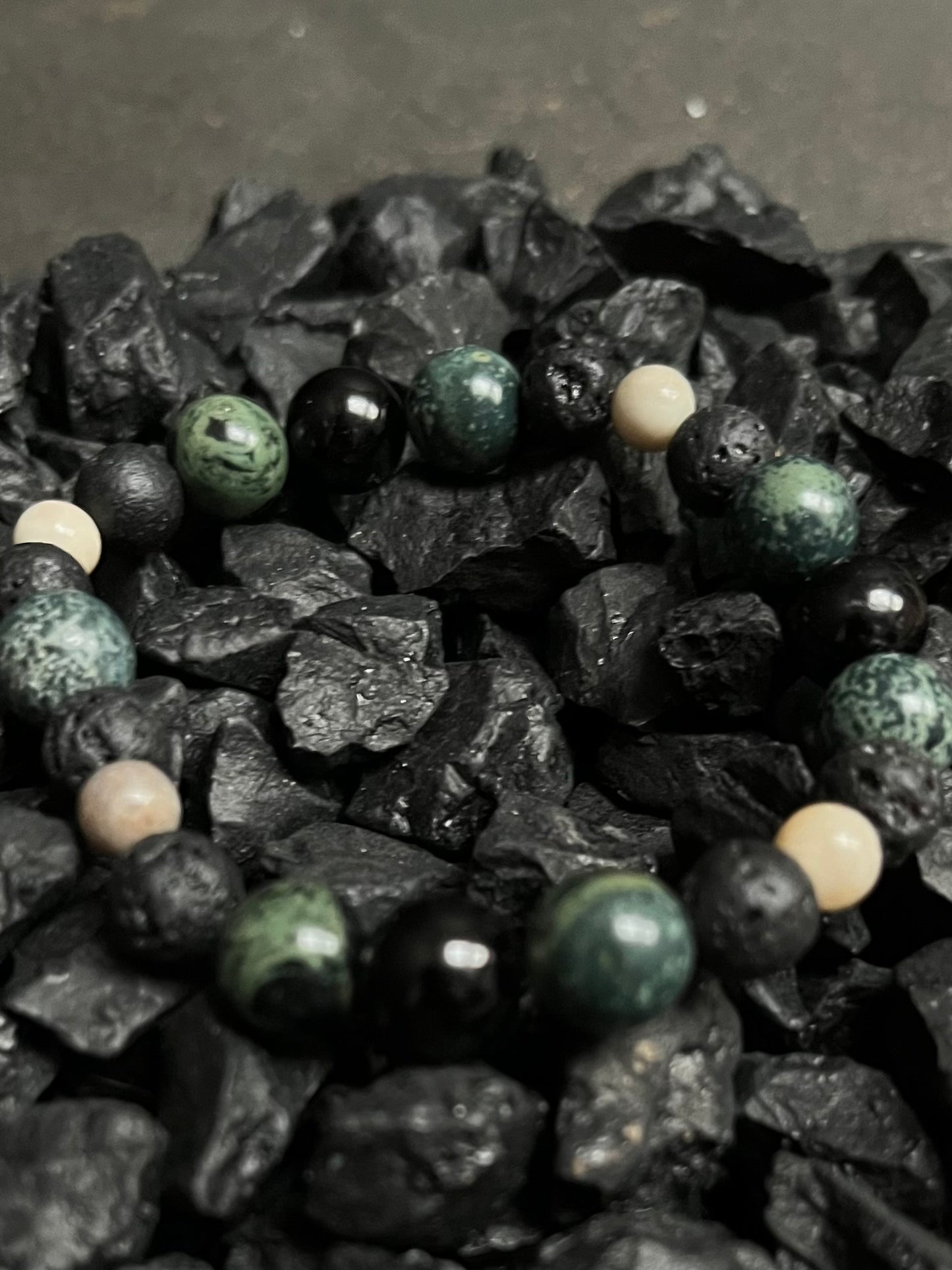 Bransoletka Z dystansem Wybuchowość